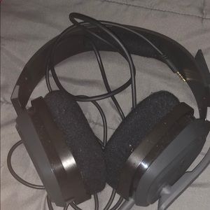 Astro A10 headset works for Xbox, Ps4 and Pc